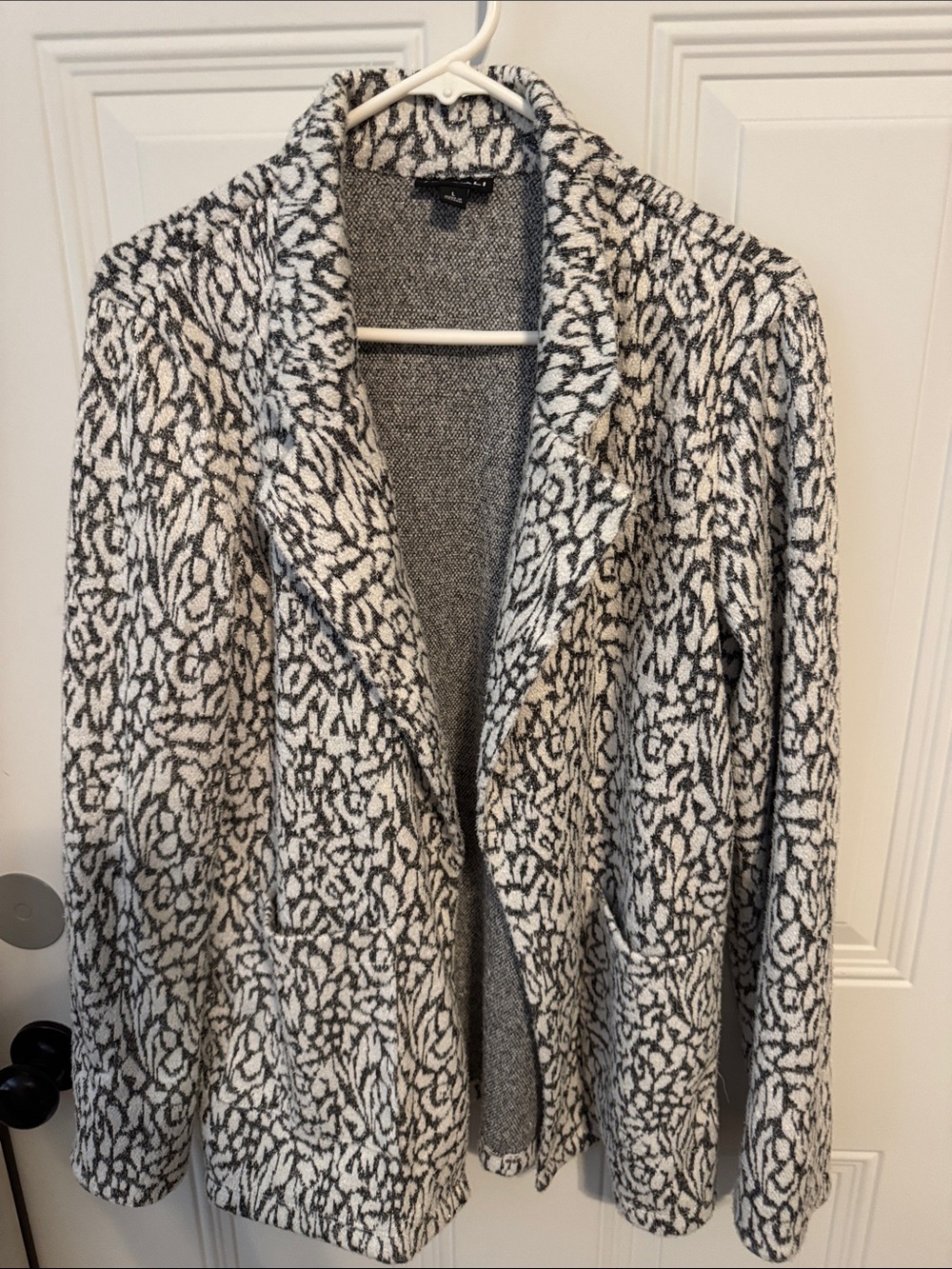 Roz & Ali Black and White Open-Front Patterned Knit Blazer